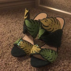 Palm Leaf pumps